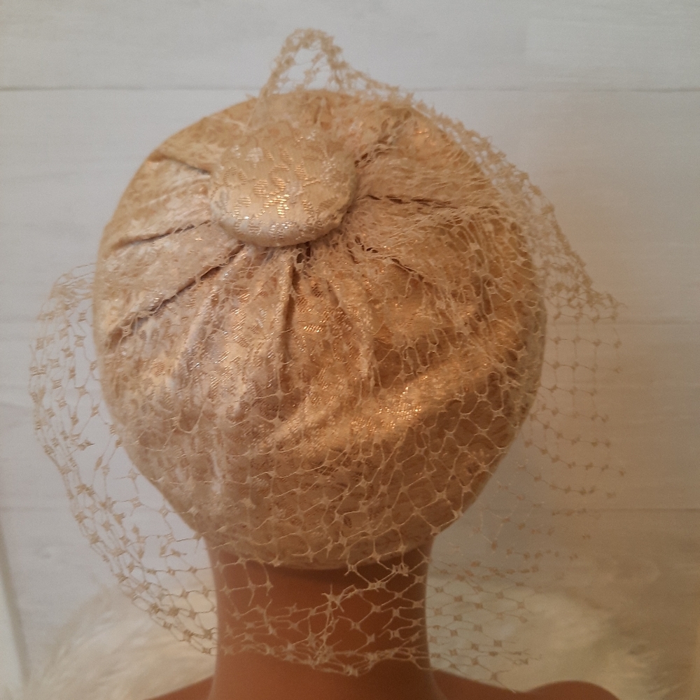 Vintage mesh gold floral hat - Picture 3 of 5